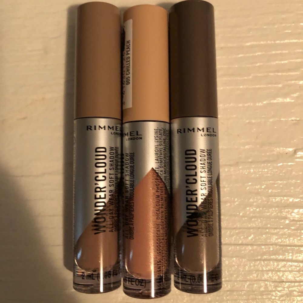 NWT- RIMMEL Wonder’Cloud Soft Eyeshadow 3 pack
8$ Add on to Bundle!